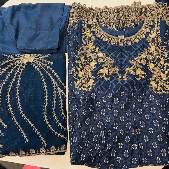 Pakistani Embroidered three pieces Maxi dress.long sleeve. Size small. - Picture 8 of 8